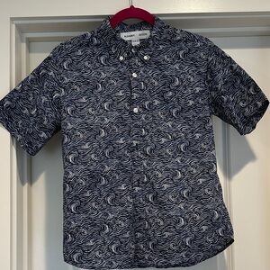 Old Navy Men's Shirt with Navy and White Swirl Pattern